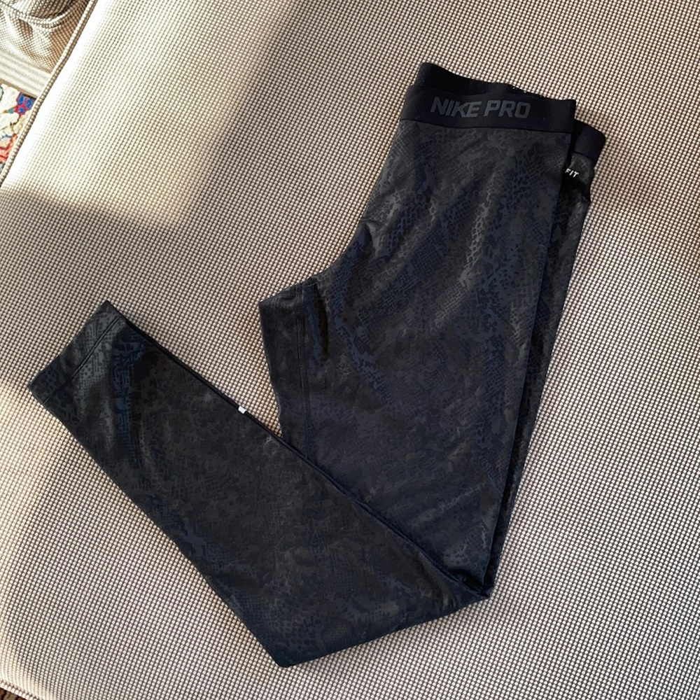 NIKE Women’s Size XL Snakeskin Leggings